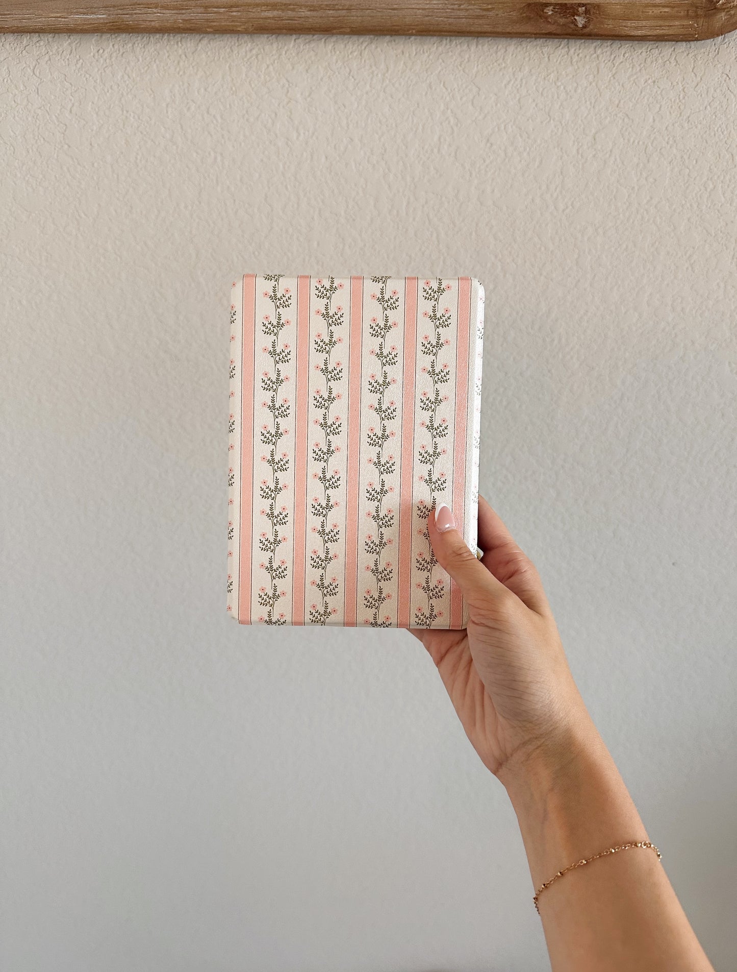 Willow Cottage Kindle Case