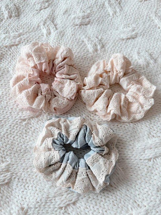 LACE SCRUNCHIES